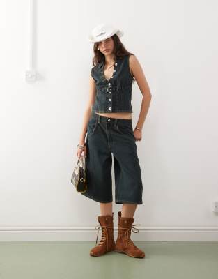 Pantalones cortos vaqueros de talle bajo y corte alargado para festivales con lavado verde de COLLUSION (parte de un conjunto) 