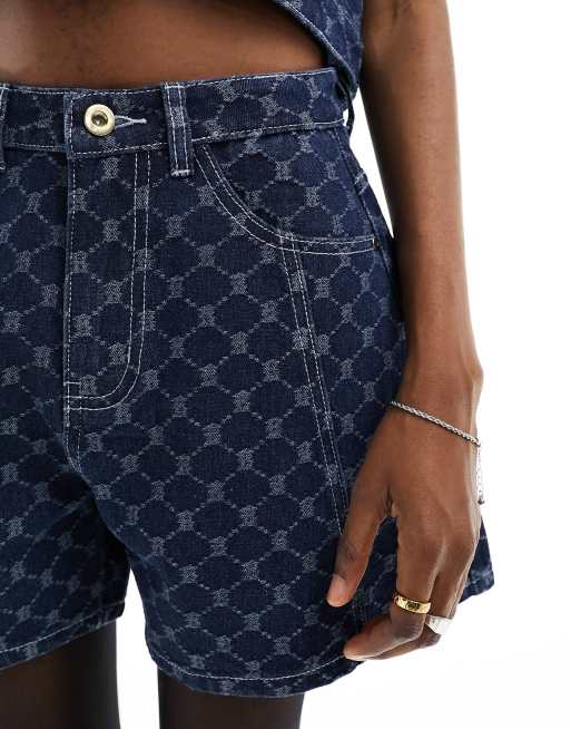 Pantalones cortos vaqueros estilo bermudas con lavado oscuro y patrón de rombos de Amy Lynn (parte de un conjunto), 4 de 5