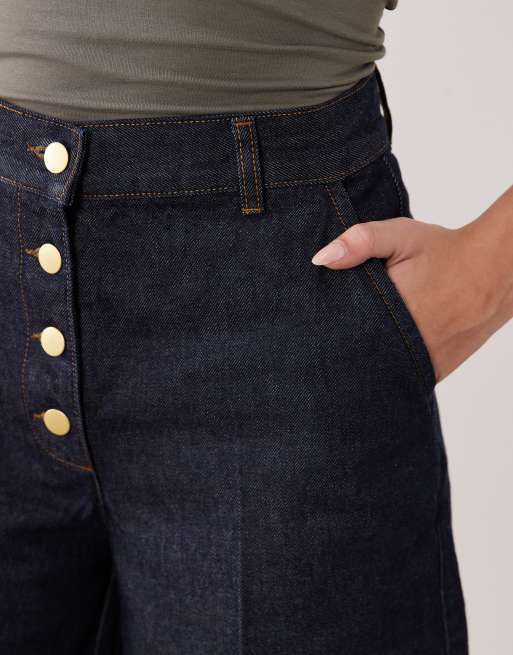 Pantalones cortos vaqueros estilo bermudas de pernera ancha con botones dorados de ASOS DESIGN, 3 de 5