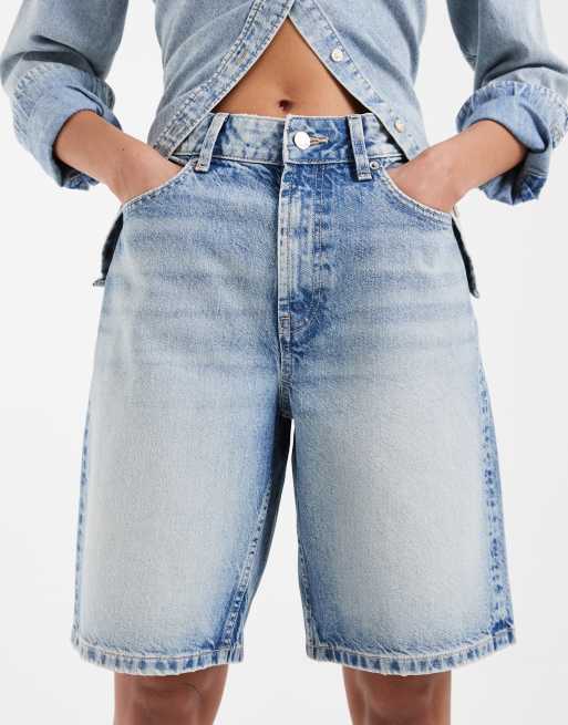 Pantalones cortos vaqueros estilo bermudas en tono vintage claro de ASOS DESIGN