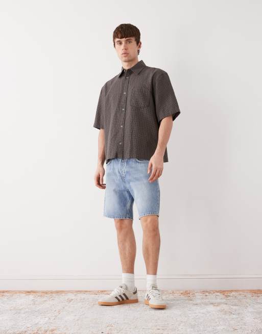 Pantalones cortos vaqueros extragrandes con lavado azul claro de Weekday, 2 de 5