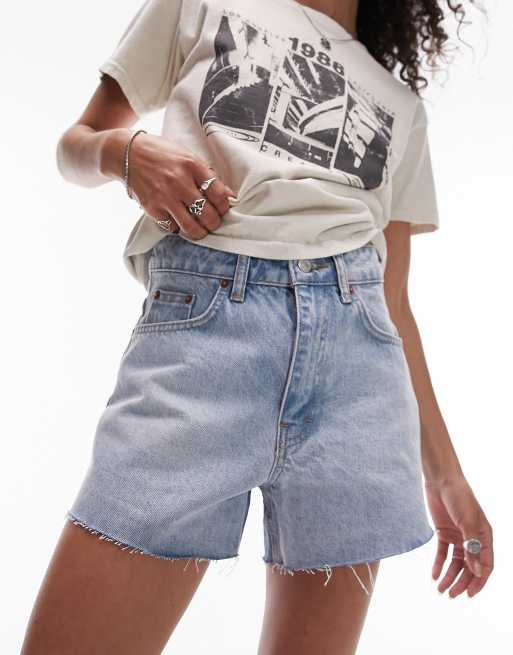 Pantalones cortos vaqueros mom descoloridos de corte acampanado de