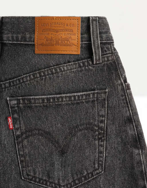 Pantalones cortos vaqueros negro lavado de corte holgado y talle alto de Levi's, 9 de 9