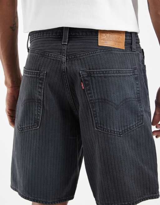 Pantalones cortos vaqueros negros a rayas a tono de corte suelto 468 de Levi's, 3 de 5