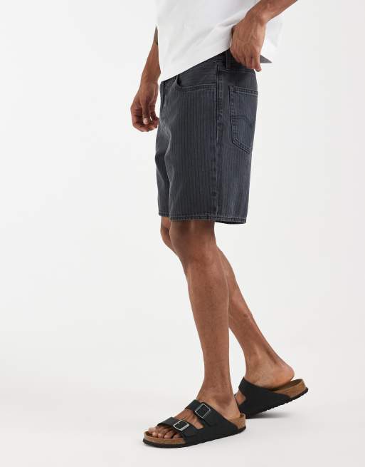 Pantalones cortos vaqueros negros a rayas a tono de corte suelto 468 de Levi's, 4 de 5