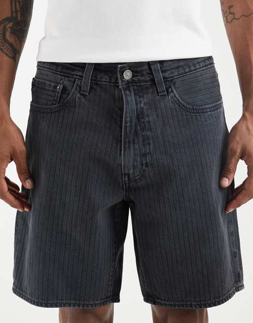 Pantalones cortos vaqueros negros a rayas a tono de corte suelto 468 de Levi's, 5 de 5
