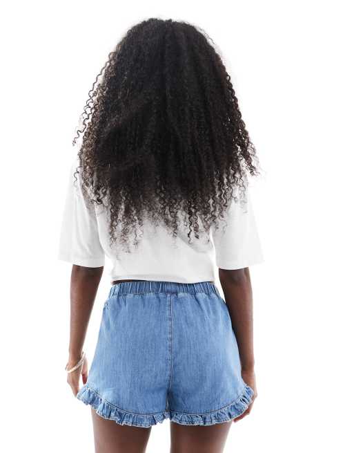 Pantalones cortos vaqueros sin cierres con volante en el bajo de ASOS DESIGN, 4 de 5