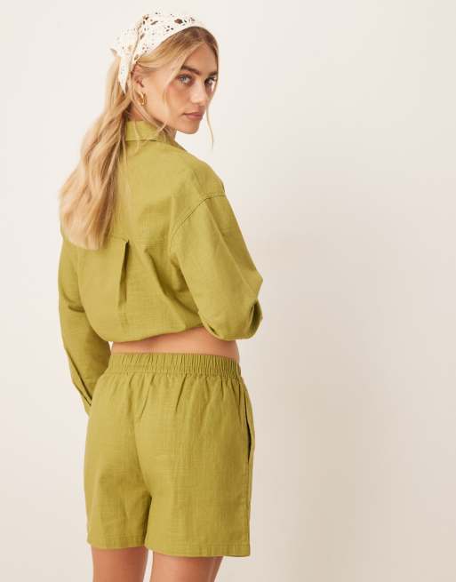 Pantalones cortos verde oliva sin cierres de tejido efecto lino de ASOS DESIGN (parte de un conjunto) , 4 de 5