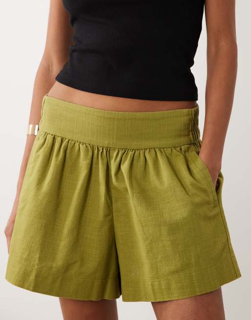Pantalones cortos verde oliva sin cierres de tejido efecto lino de ASOS DESIGN, 3 de 5