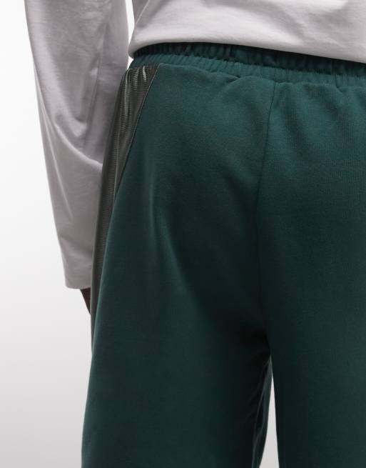 Pantalones cortos verde oscuro de estilo baloncesto con paneles en contraste de AND1, 5 de 5