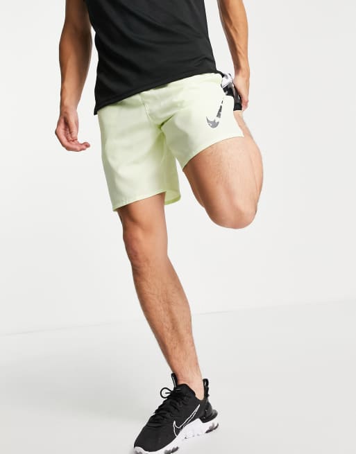 Pantalones cortos verdes de 7 pulgadas Wild Run de Nike Running