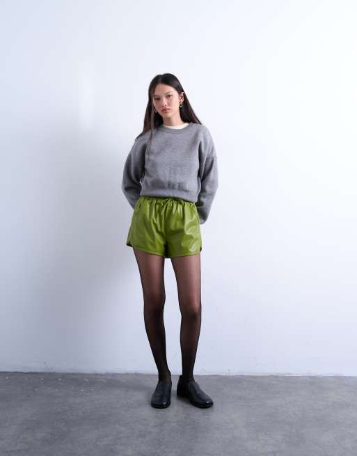 Pantalones cortos verdes de estilo deportivo de cuero sintético de Topshop