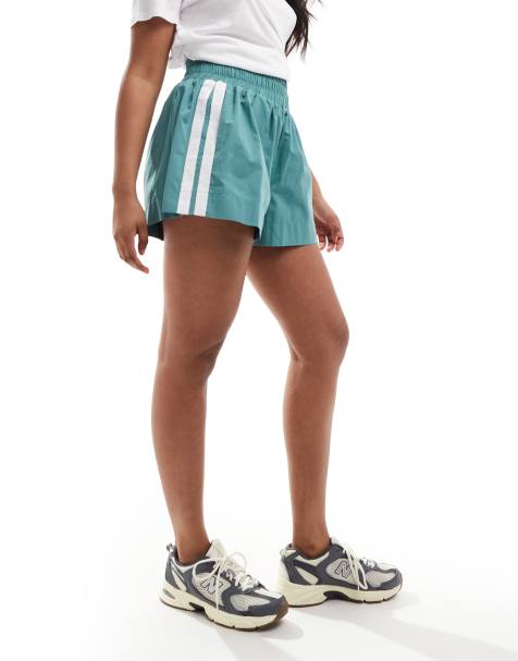 Pantalones cortos verdes estilo bóxer con detalle de cinta en contraste de ASOS DESIGN - view 1