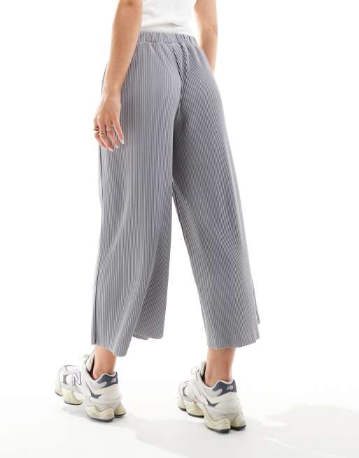 Pantalones culotte gris jaspeado plisados de pernera ancha de ASOS DESIGN Petite, 3 de 5