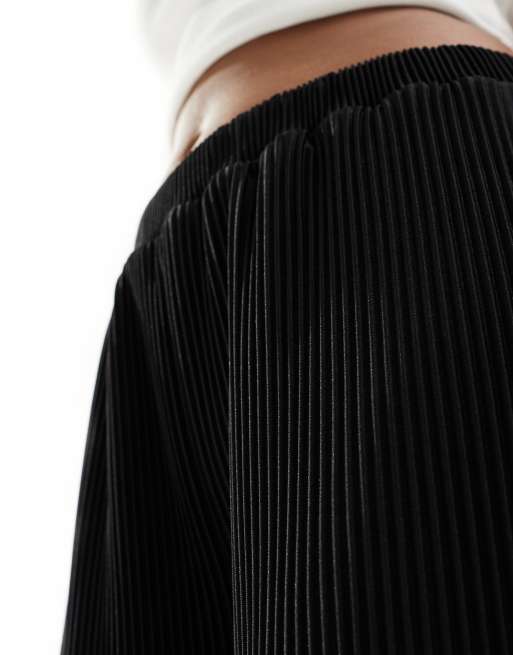 Pantalones culotte negros plisados de pernera ancha de ASOS DESIGN, 2 de 5