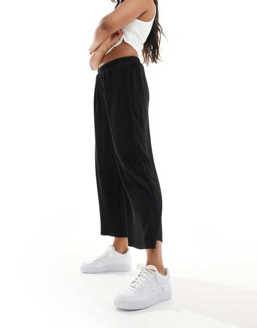 Pantalones culotte negros plisados de pernera ancha de ASOS DESIGN