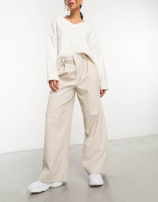 Pantalones dad blanco invierno de pernera ancha de cuero sintético de ASOS DESIGN , 3 de 4