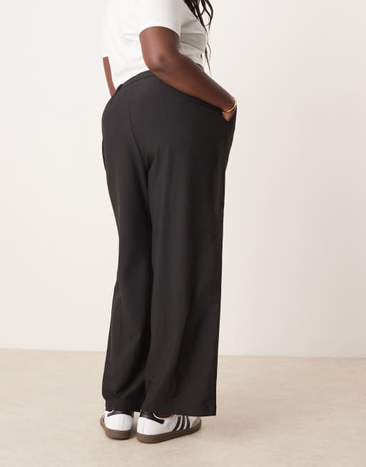 Pantalones dad de sastre negros de pernera ancha de ASOS DESIGN Curve, 2 de 5