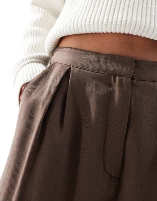 Pantalones dad marrones holgados de talle medio de Miss Selfridge, 2 de 5