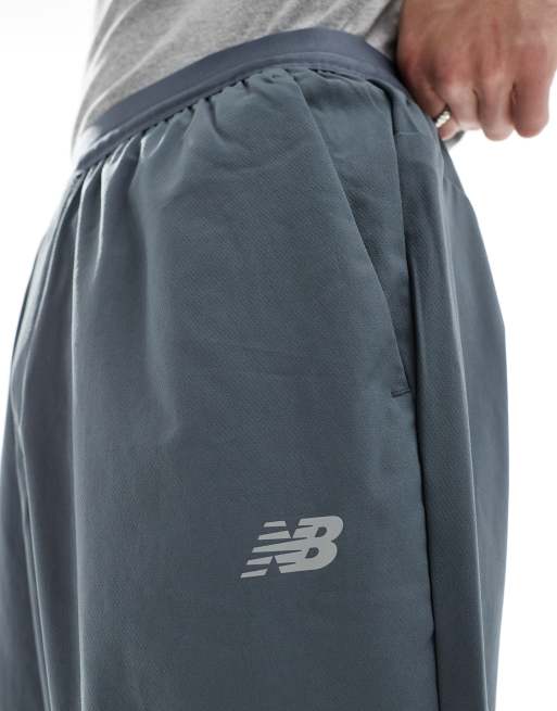 Pantalones de 29" grises de corte tapered Ac de New Balance, 3 de 5