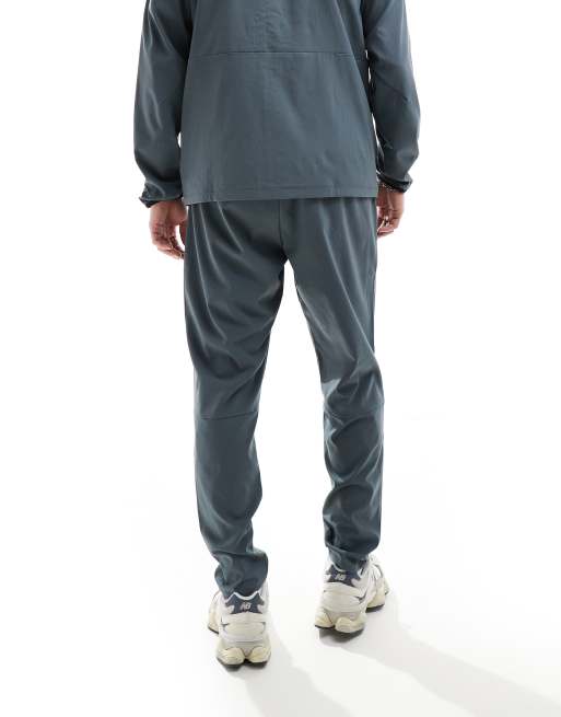 Pantalones de 29" grises de corte tapered Ac de New Balance, 4 de 5