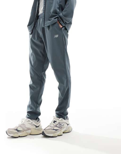 Pantalones de 29" grises de corte tapered Ac de New Balance, 5 de 5