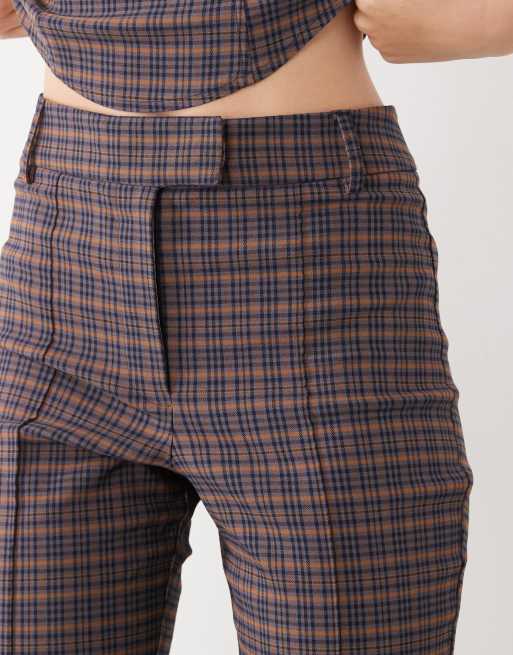 Pantalones de campana a cuadros oscuros de talle alto de COLLUSION (parte de un conjunto), 5 de 5