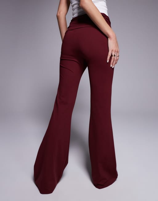 Pantalones de campana burdeos con cintura fruncida de ASOS DESIGN, 5 de 5