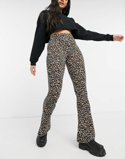 Pantalones de campana con estampado de leopardo de canal de New Look