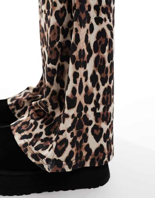 Pantalones de campana con estampado de leopardo de canalé de ONLY, 5 de 5