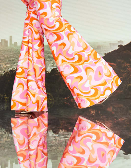 Pantalones de campana con estampado de remolinos de ASOS DESIGN x MILLIE (parte de un conjunto), 3 de 4