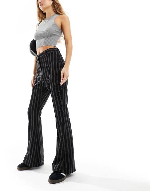 Pantalones de campana con raya diplomática de ASOS DESIGN Petite (parte de un conjunto), 4 de 5