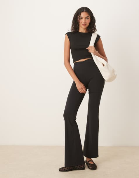 Pantalones de campana de 30" negros para yoga de talle alto con diseño cruzado DayFlex de TALA - view 1