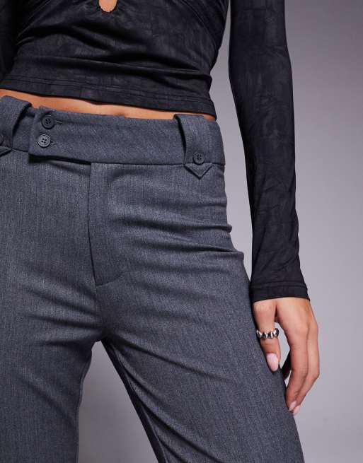 Pantalones de campana gris carbón de corte sartorial y talle alto con detalle de botones Kittie de Tiger Mist (parte de un conjunto), 5 de 5