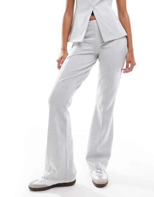 Pantalones de campana gris jaspeado de punto liso de ASOS DESIGN (parte de un conjunto)