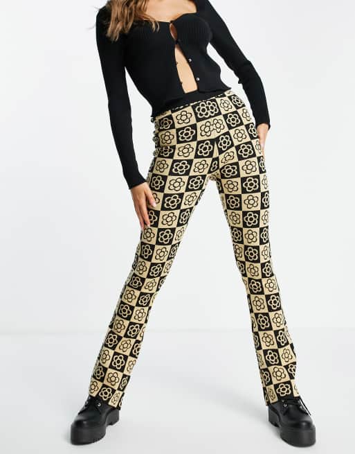 Pantalones de campana holgados con diseño a cuadros dameros y detalles florales de punto de Daisy Street (parte de un conjunto)