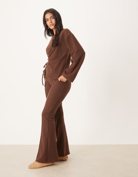 Pantalones de campana marrón chocolate de tejido muy suave de ASOS DESIGN (parte de un conjunto) - view 1