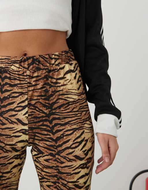 Pantalones de campana marrones con estampado de tigre de Noisy May, 5 de 5