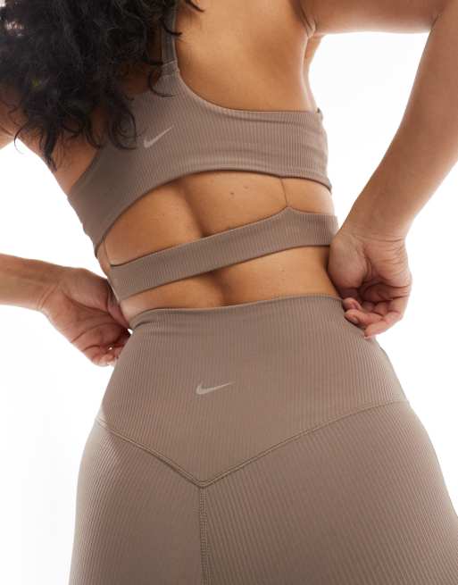 Pantalones de campana marrones de talle alto con abertura de canalé Dri-FIT Zenvy de Nike Training, 4 de 5