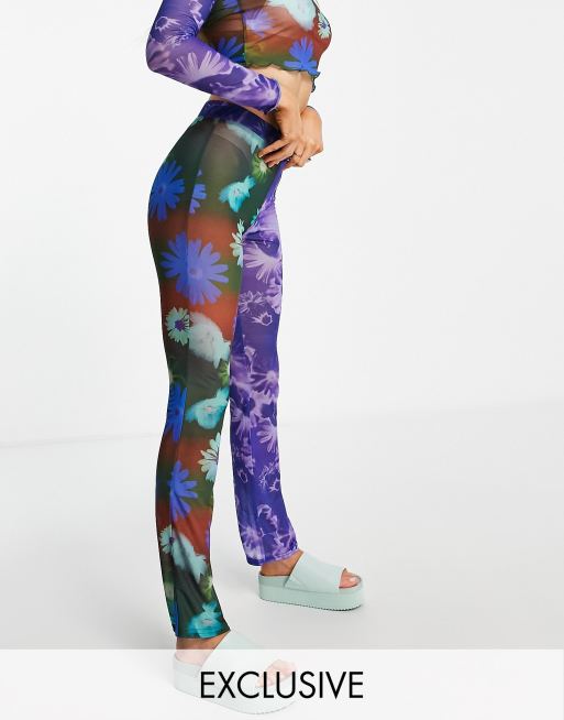 Pantalones de campana multicolores con estampado floral digital de malla de COLLUSION