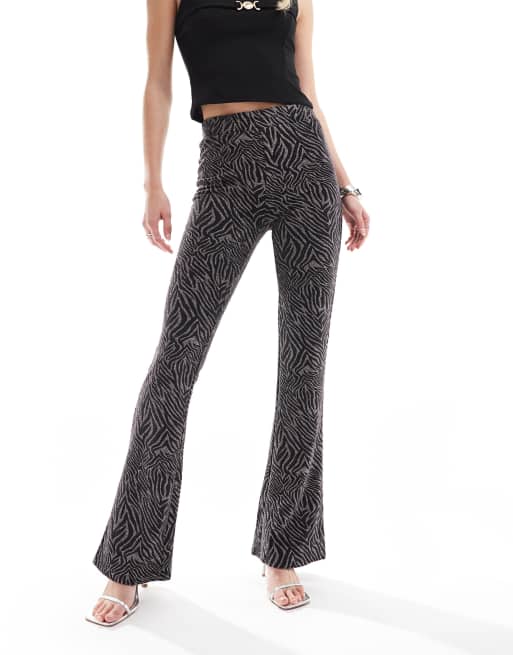 Pantalones de campana negros con acabado de purpurina de ONLY Tall, 2 de 5