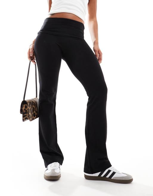 Pantalones de campana negros con detalle plegado Bella de Cotton On