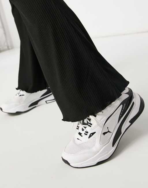 Pantalones de campana negros de canalé con bajos ondulados de ASOS DESIGN, 3 de 4