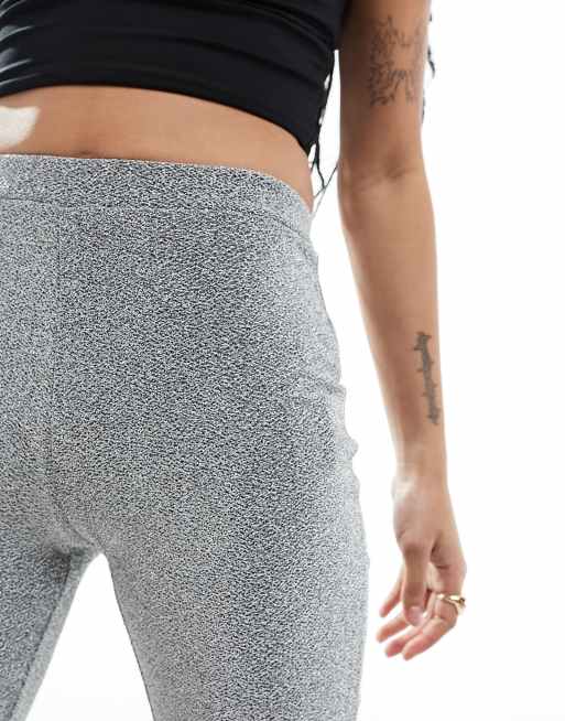 Pantalones de campana plateados efecto purpurina de Vila Petite, 4 de 5