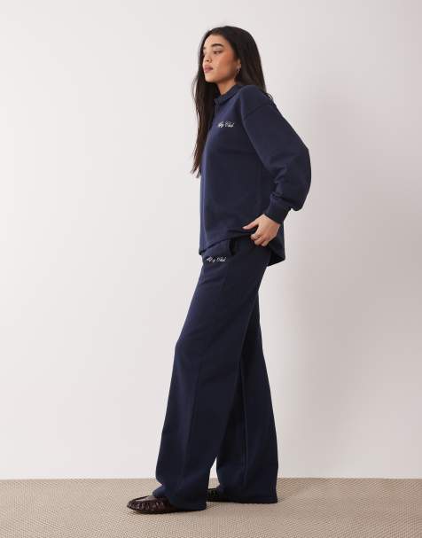 Pantalones de chándal azul marino de novia con texto "Wifey Club" de Six Stories (parte de un conjunto) - view 1