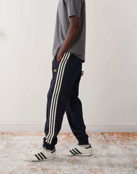 Pantalones de chándal azules con diseño del Juventus Terrace Icons de adidas Originals - view 1