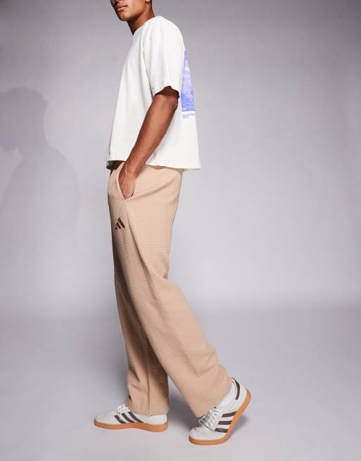 Pantalones de chándal beis de punto gofrado de adidas Sportswear
