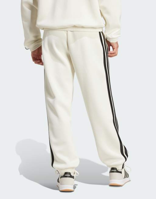 Pantalones de chándal blanco hueso y negros Stadium de adidas Performance, 2 de 5