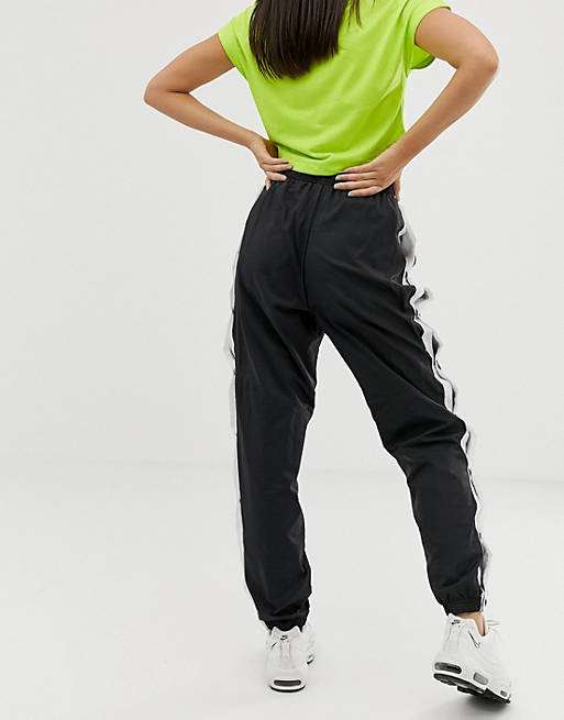 aislamiento Rechazar Prominente Pantalones de chándal con botones de presión en negro y blanco de Nike |  ASOS