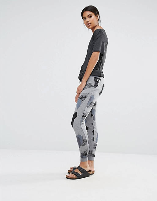 Arte meditación Aptitud Pantalones de chándal de corte slim con estampado de camuflaje de Nike |  ASOS